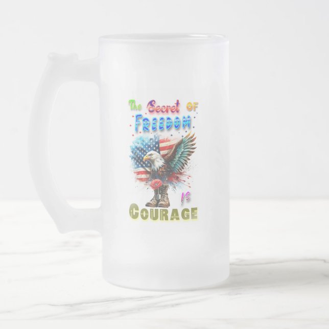 Taza De Cristal Esmerilado The Secret Of Freedom Is Courage (Izquierda)
