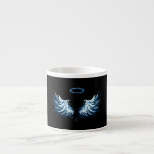 Taza De Espresso Alas del Ángel Azul brillante sobre fondo negro
