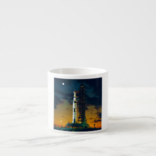 Taza De Espresso Apolo 4 Saturn V en el cojín un complejo 39 del