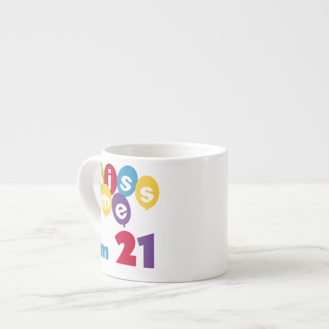 Taza De Espresso Bésame tengo 21 camisetas de cumpleaños y regalos (Izquierda)