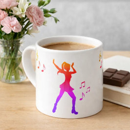 Taza De Espresso Chica Bailando con Notas Musicales – Cool K-Pop