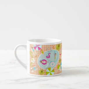 Taza De Espresso Chicas en bikini y chicos jugando juego de piscina