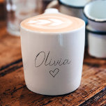 Taza De Espresso Copa Girly de Espresso personalizada con nombre y<br><div class="desc">Comience el día con estilo y encanto gracias a esta taza de café espresso giratorio personalizada que incluye su nombre y un delicado diseño cardíaco. Perfecto para disfrutar de su expreso favorito u otras pequeñas bebidas, este vaso combina elegancia con un toque de diversión. Ya sea para usted o como...</div>
