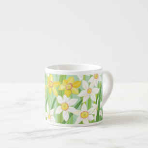 Taza De Espresso Dafóditos amarillos y blancos en primavera