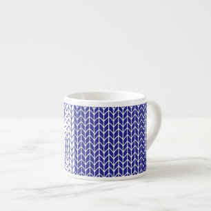 Taza de espresso de punto azul y blanco