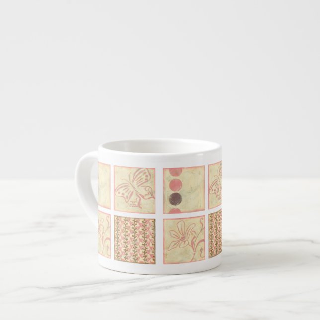 Taza De Espresso Dibujos de bloques de madera rosa de Chariklia Zar (Izquierda)