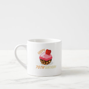 Taza De Espresso Diseño de 70 años lindo con pastel de chocolate