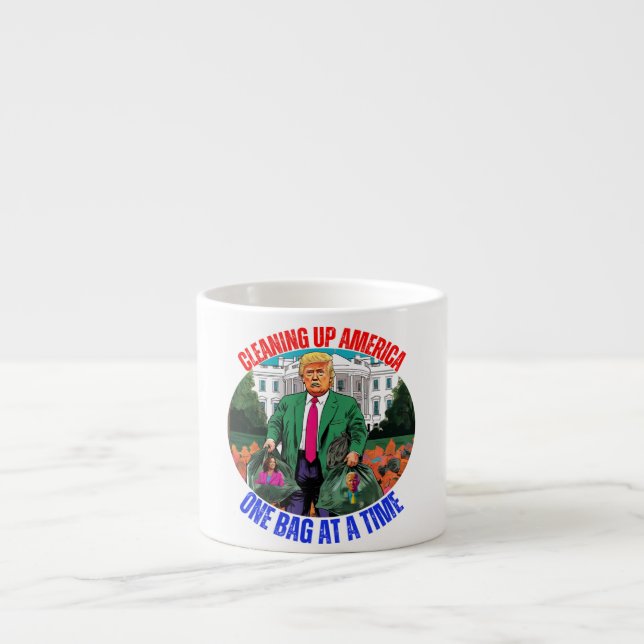 TAZA DE ESPRESSO DONALD TRUMP LIMPIANDO A ESTADOS UNIDOS UNA BOLSA  (Frente)