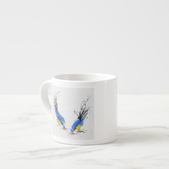 Taza De Espresso Dos pequeños titmouses que picotean el grano. (Izquierda)