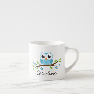 Taza De Espresso El búho azul lindo en rama floral personalizó