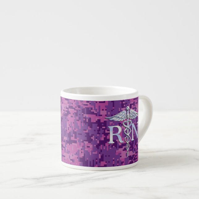 Taza De Espresso Enfermera inscrita RN Caduceus en Fuchsia Camo (Derecha)