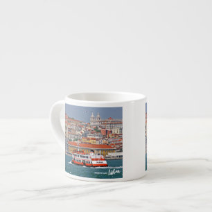 Taza De Espresso Esquina de Lisboa con el antiguo ferry en el río T