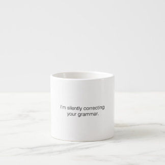Taza De Espresso Estoy corrigiendo tu gramática en silencio diverti