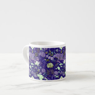 Taza De Espresso Flores con un ambiente elegante y misterioso