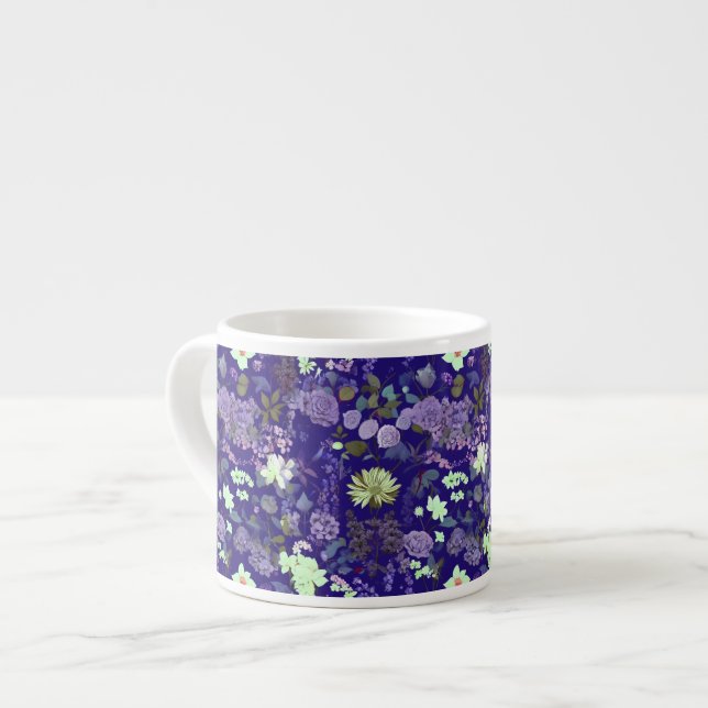 Taza De Espresso Flores con un ambiente elegante y misterioso (Izquierda)