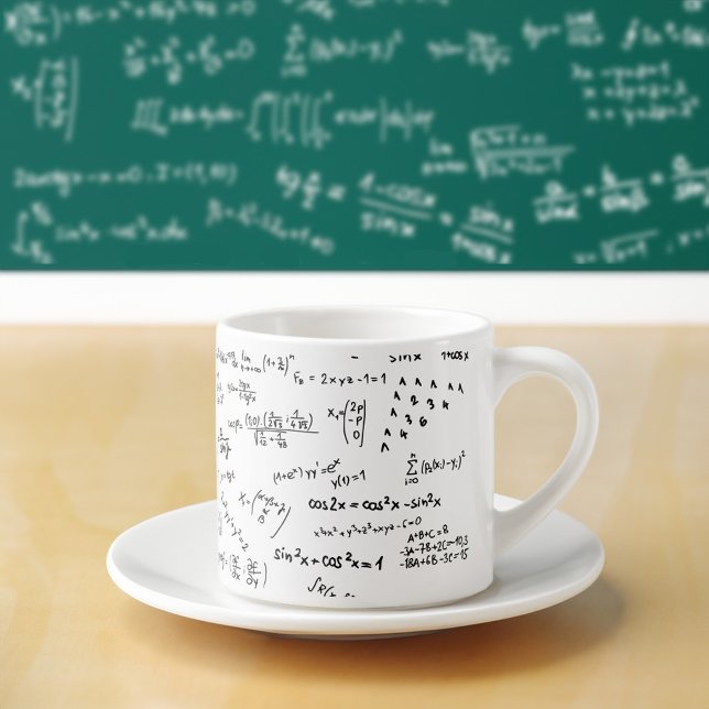 Taza De Espresso Fórmulas Y Números De Matemáticas (Mathematics Formulas Equations And Numbers Espresso Cup With A Chalkboard Backdrop)
