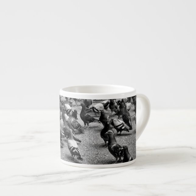 Taza De Espresso Fotografía en blanco y negro de muchas palomas (Derecha)