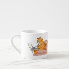 Taza De Espresso Gato lindo trabajando en un portátil con gráficos 