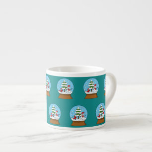 Taza De Espresso Globe de nieve con cardenal Snowman y árbol de pin