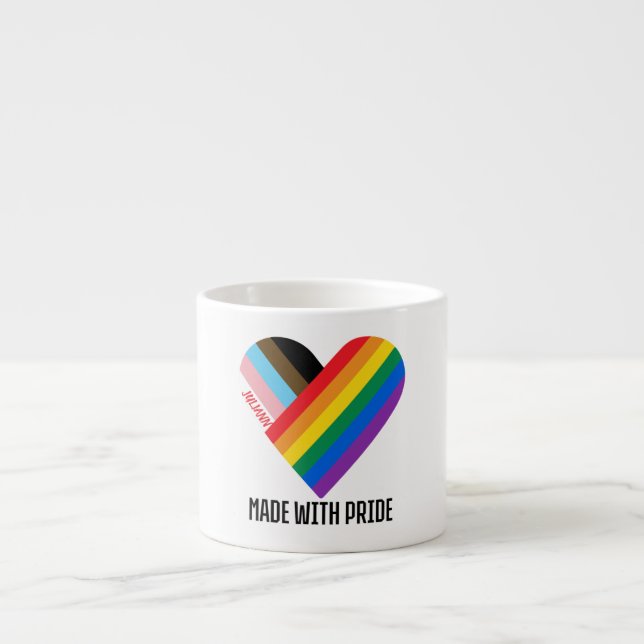 Taza De Espresso Hecho Con Orgullo Corazón Arcoíris Personalizado M (Frente)