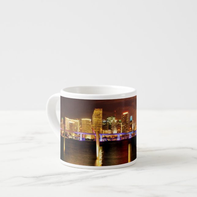 Taza De Espresso Horizonte de Miami en la noche, la Florida (Izquierda)
