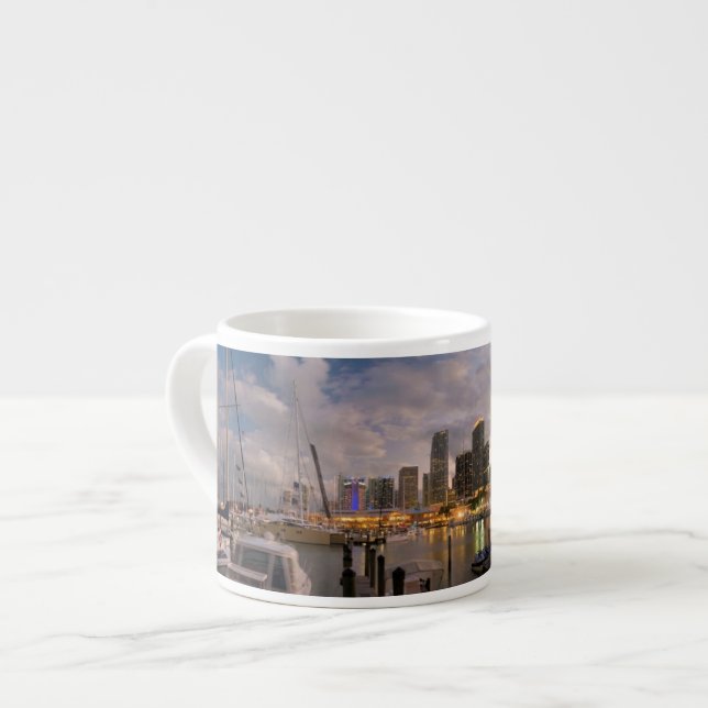 Taza De Espresso Horizonte financiero de Miami en la oscuridad (Izquierda)