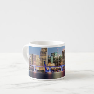Taza De Espresso Horizonte iluminado de Miami céntrica en la