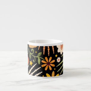 Taza De Espresso Huesos de Halloween, patrón sin costuras florales.