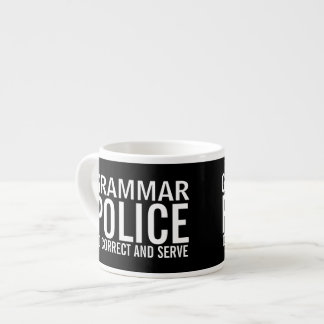 Taza De Espresso La Policía De Gramática Para Corregir Y Servir
