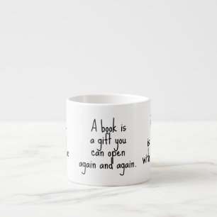 TAZA DE ESPRESSO LEYENDO CITAS PARA INSPIRAR
