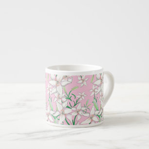 Taza De Espresso Lillies blancos sobre el Ilustracion de fondo rosa