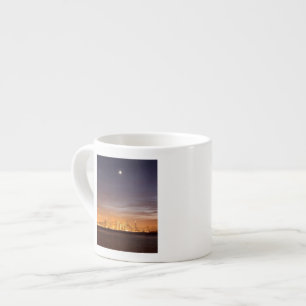 Taza De Espresso Luna que fija sobre San Francisco en diciembre