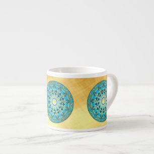 Taza De Espresso Mándala azul dorado sobre fondo de oro suave