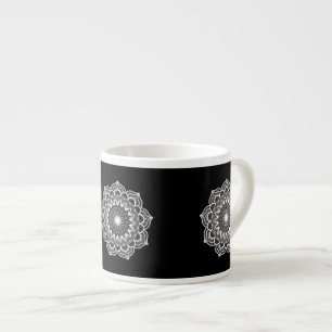 Taza De Espresso Mandalá blanco sobre fondo negro
