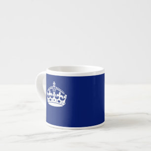 Taza De Espresso Mantener tranquilo icono de la corona en azul mari