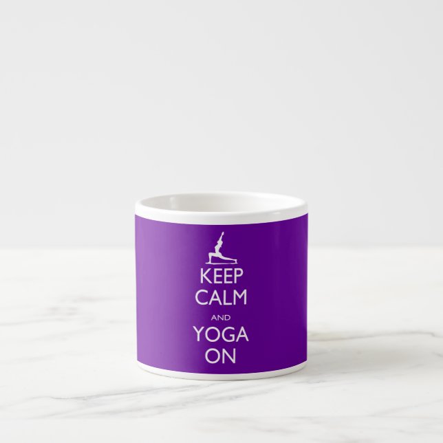 Taza De Espresso Mantenga la calma y el yoga en (Frente)