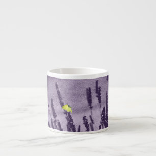 Taza De Espresso Mariposa Brimstone en un Campo de Lavanda Púrpura