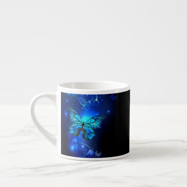 Taza De Espresso Mariposa morfo en el fondo oscuro (Izquierda)