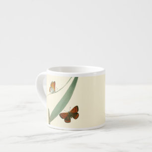 Taza De Espresso Mariposas coloridas revolotean alrededor de una ho