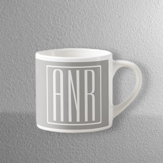 Taza De Espresso Monograma de Iniciales | Blanco Sobre Gris Claro (Subido por el creador)