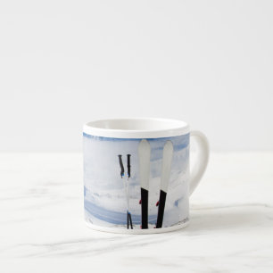 Taza De Espresso Montañas y equipo del esquí