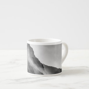 Taza De Espresso Niebla sobre las rocas