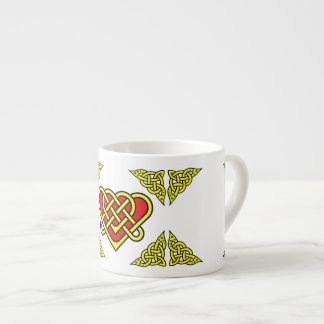 Taza De Espresso Nudo de corazón entrelazado celta/Gadhlig, dorado