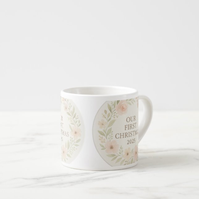 Taza De Espresso Our First Christmas 2025 Mug – Cute Holiday Keepsa (Derecha)