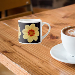 Taza De Espresso Patrón floral de Dahlia amarillo en negro