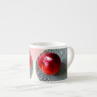 Taza De Espresso Peach fresco bajo la luz del sol