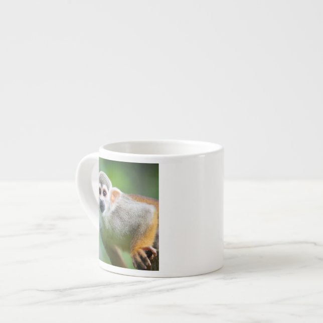 Taza De Espresso Primer de un mono de ardilla común (Izquierda)
