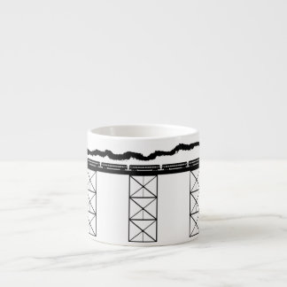 Taza De Espresso Puente de alto nivel con la locomotora de vapor de