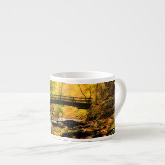 Taza De Espresso Puente de madera y cala en caída