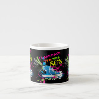 Taza De Espresso Retroceso a la zapatilla de deporte del neón de